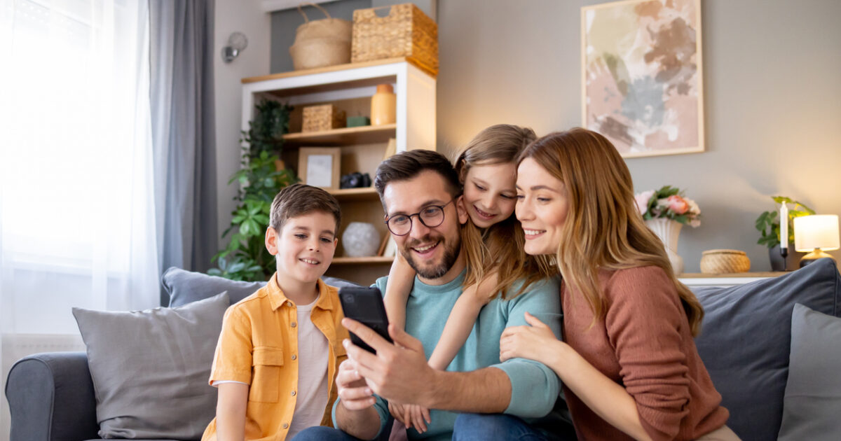 Στήριξη στις οικογένειες με έκτακτο επίδομα 150 ευρώ για κάθε εξαρτώμενο τέκνο