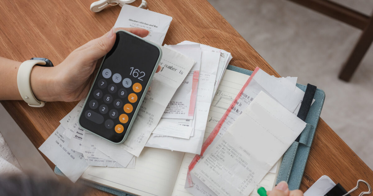 Χρέη προς το Δημόσιο: Νέα ρύθμιση έως 72 δόσεις για οφειλές έως το 2023