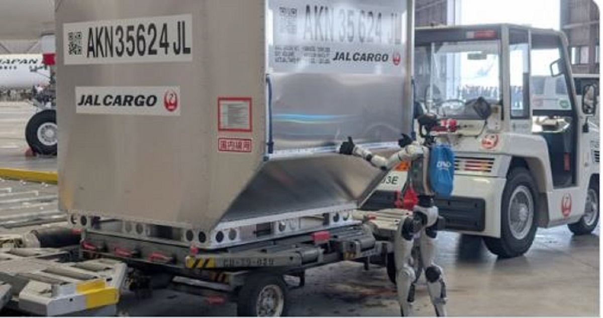 Ιαπωνία: Ανθρωποειδή ρομπότ θα χειρίζονται αποσκευές στα αεροδρόμια λόγω τουριστικής «έκρηξης» και έλλειψης προσωπικού (βίντεο)