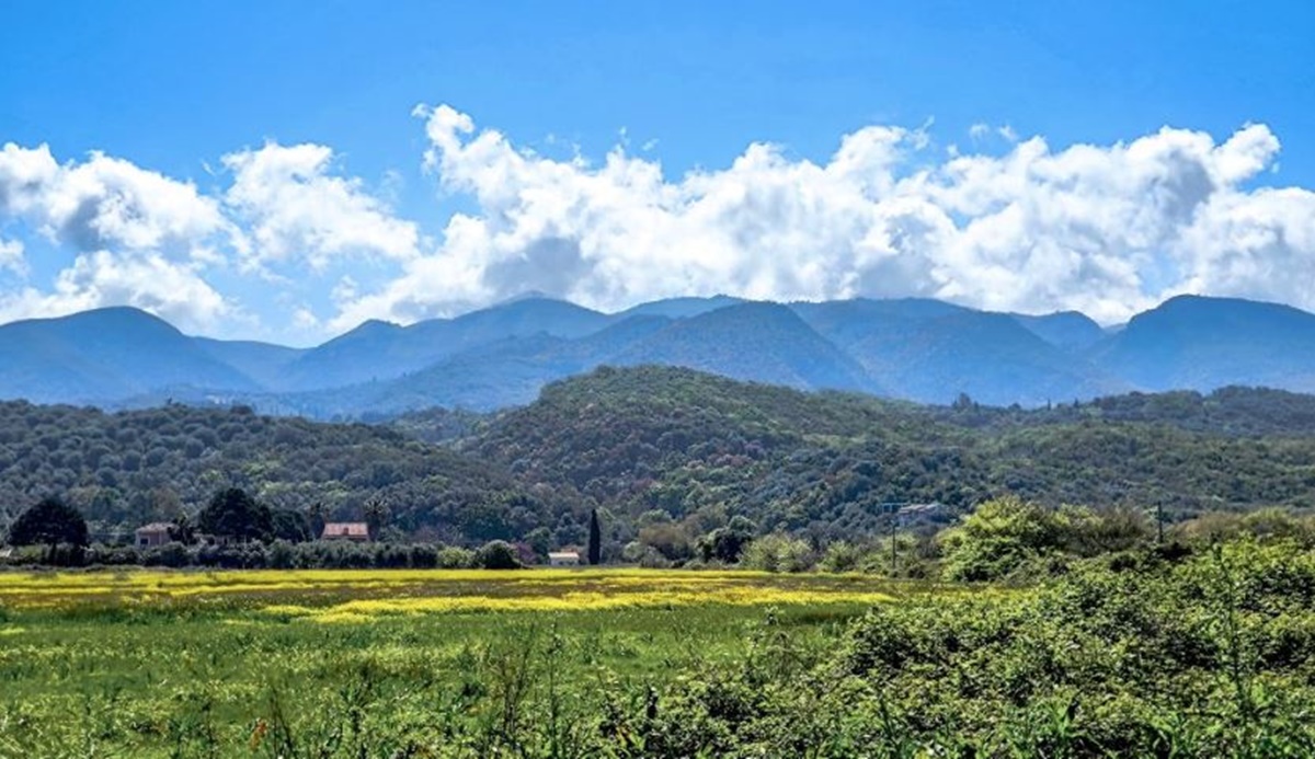 Καιρός: Έρχεται ανοιξιάτικο Σαββατοκύριακο με έως 28 βαθμούς – Αναλυτική πρόγνωση
