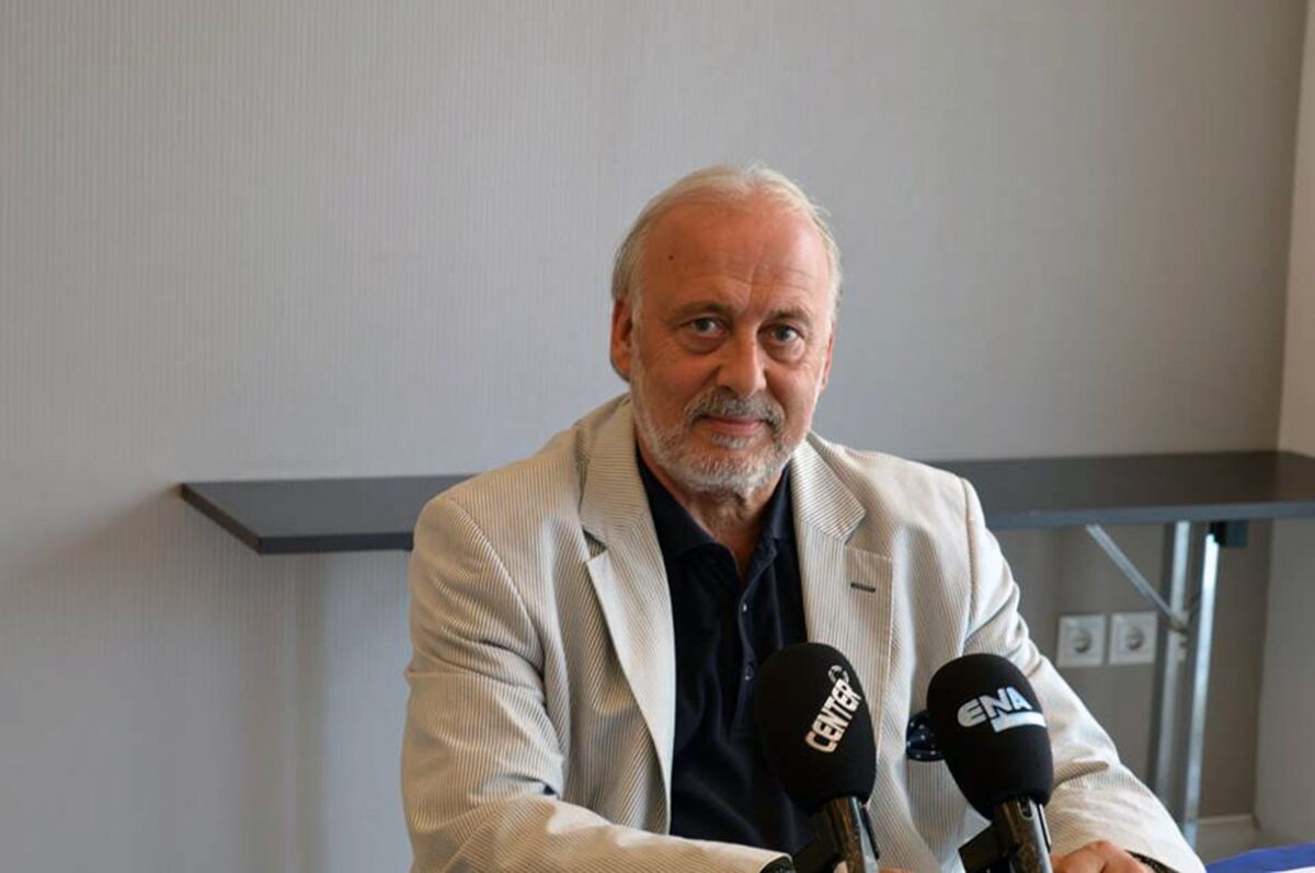 Άνοιξε το δρόμο για τον γιό του