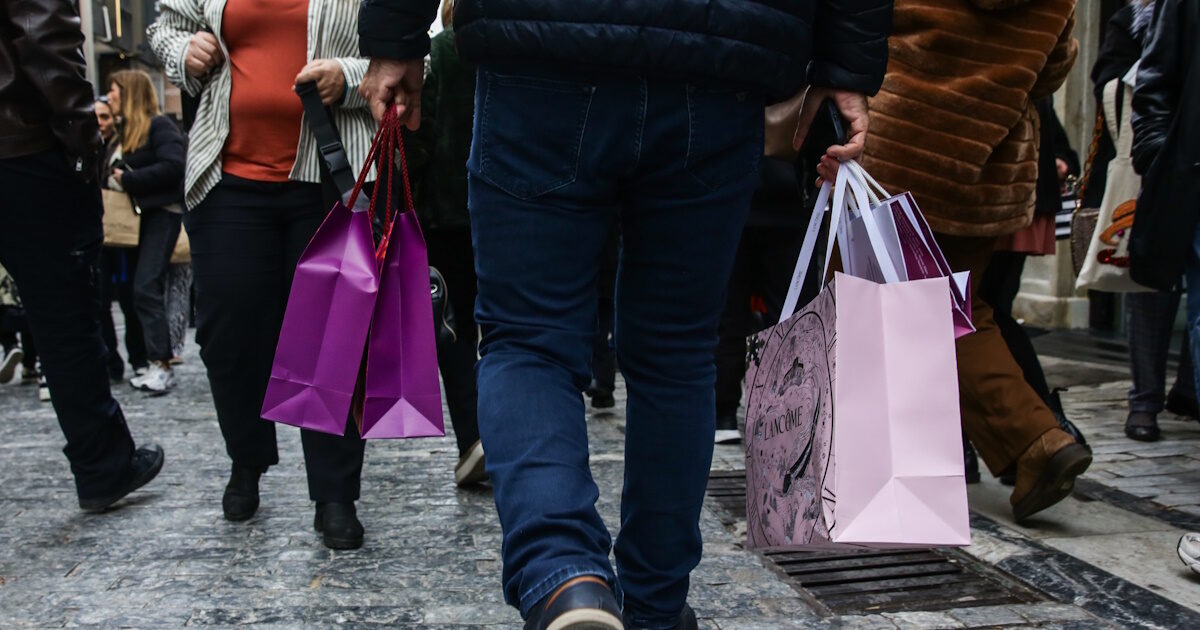 Εορταστικό ωράριο: Πώς θα λειτουργήσουν τα καταστήματα την Μεγάλη Εβδομάδα