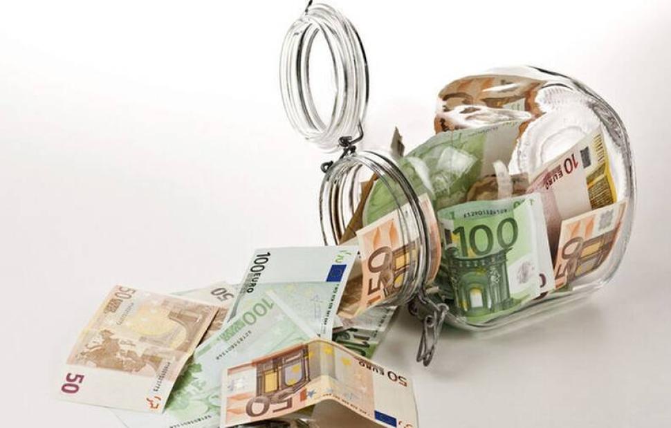 ΤτΕ: Έκρηξη καταθέσεων τον Μάρτιο: +2,1 δισ. ευρώ και επιτάχυνση της χρηματοδότησης στην οικονομία