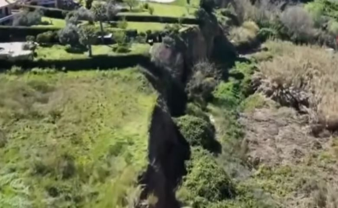 Ιταλία: Μεγάλη κατολίσθηση έκοψε στα δύο τη χώρα – Θα πάρει μήνες μέχρι να αποκατασταθούν οι υποδομές