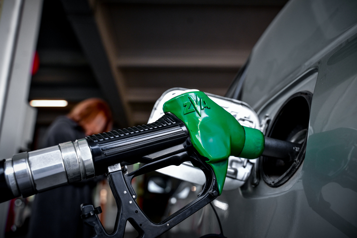 Πρεμιέρα σήμερα για τα μέτρα στήριξης για τα καύσιμα – Άμεσο όφελος 20 λεπτά στο Diesel – Έρχεται Fuel Pass για 3,1 εκατ. ιδιοκτήτες ΙΧ