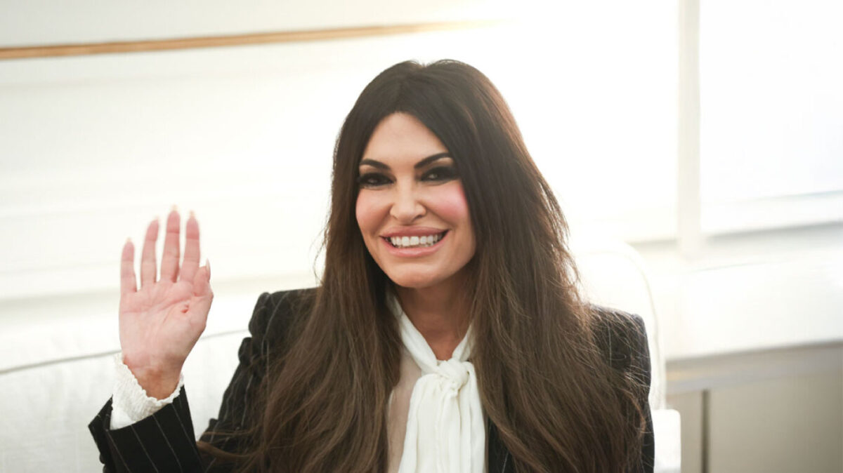 Το πασχαλινό μήνυμα της Κίμπερλι Γκίλφοϊλ προς τους Έλληνες: «Χριστός Ανέστη, Χρόνια Πολλά»