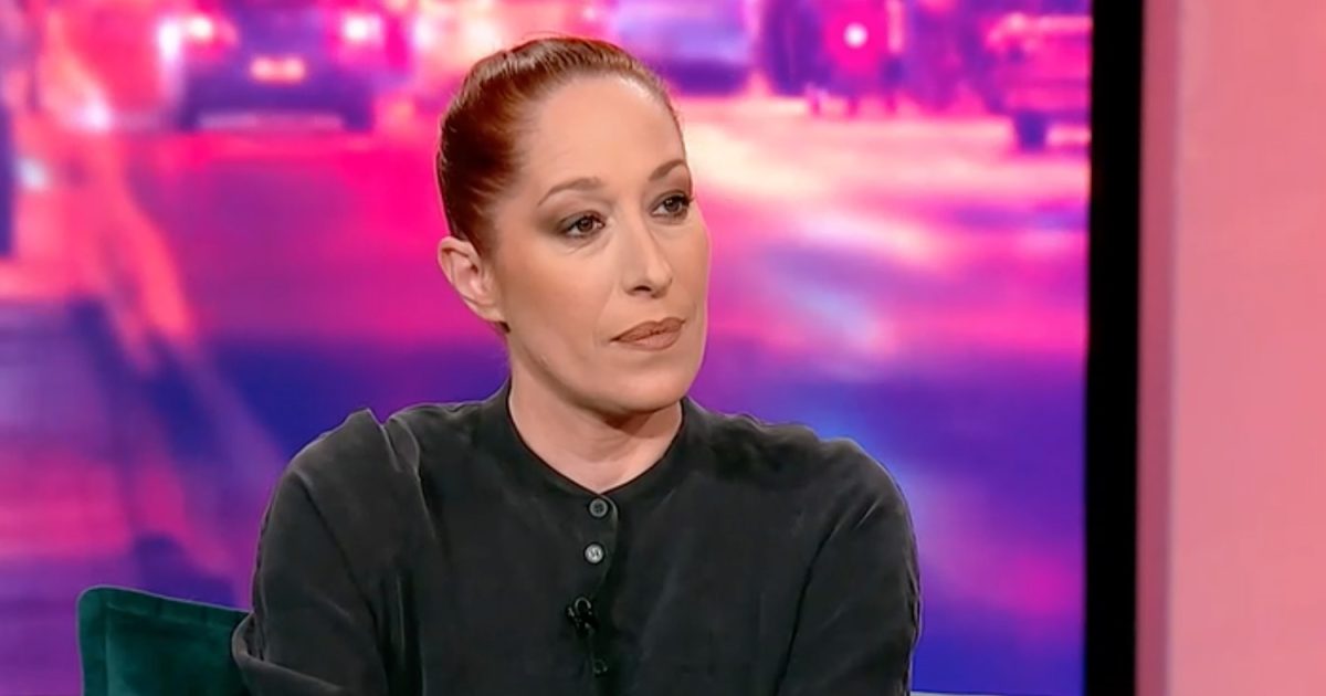 Κόρα Καρβούνη: «Δεν έχω φάει cancel, ευτυχώς – Ο κόσμος ταυτίζεται με τον ρόλο και γίνεται σκληρός»