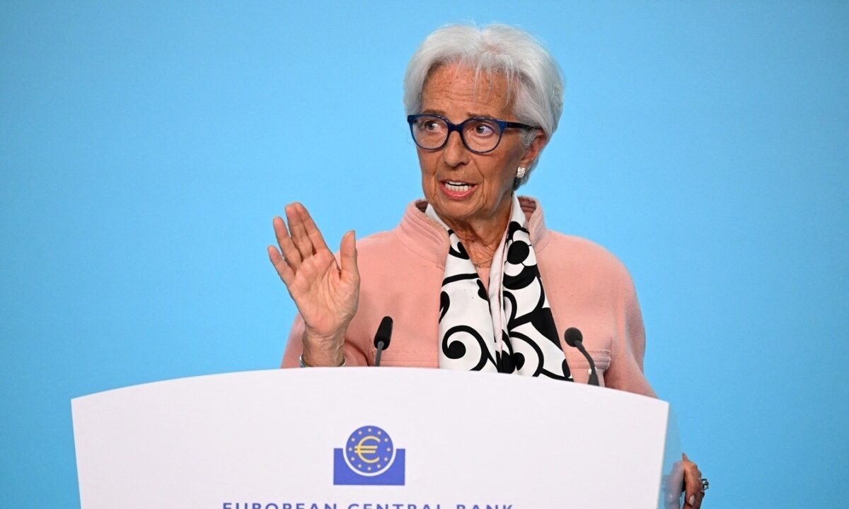 ΕΚΤ: “Παγωμένα” τα επιτόκια και τον Απρίλιο – Στο μικροσκόπιο οι επιπτώσεις της γεωπολιτικής κρίσης