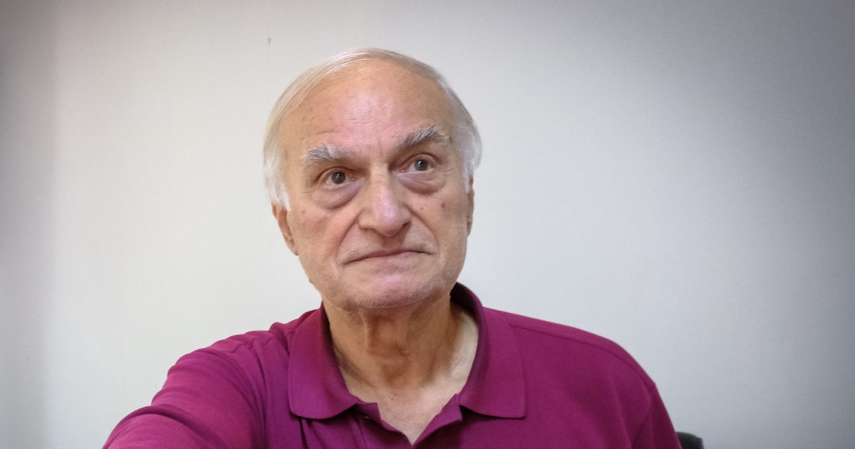 Μανώλης Μαυρομμάτης: «Η γυναίκα μου βρέθηκε νεκρή στο κάθισμα γιατί δεν ήθελε να εγκαταλείψει το σπίτι μας που καιγόταν»