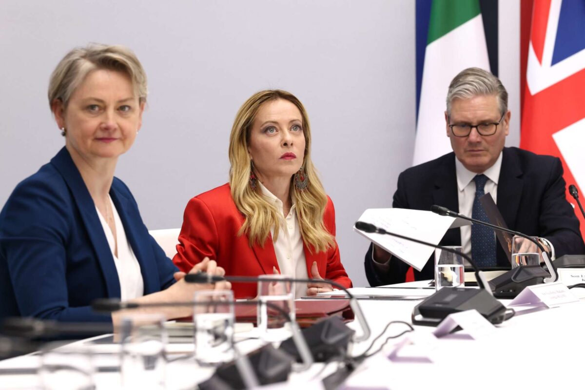 Μελόνι από τη Σύνοδο του Παρισιού: H Ρώμη είναι διατεθειμένη να προσφέρει μονάδες του ναυτικού της για τα Στενά του Ορμούζ