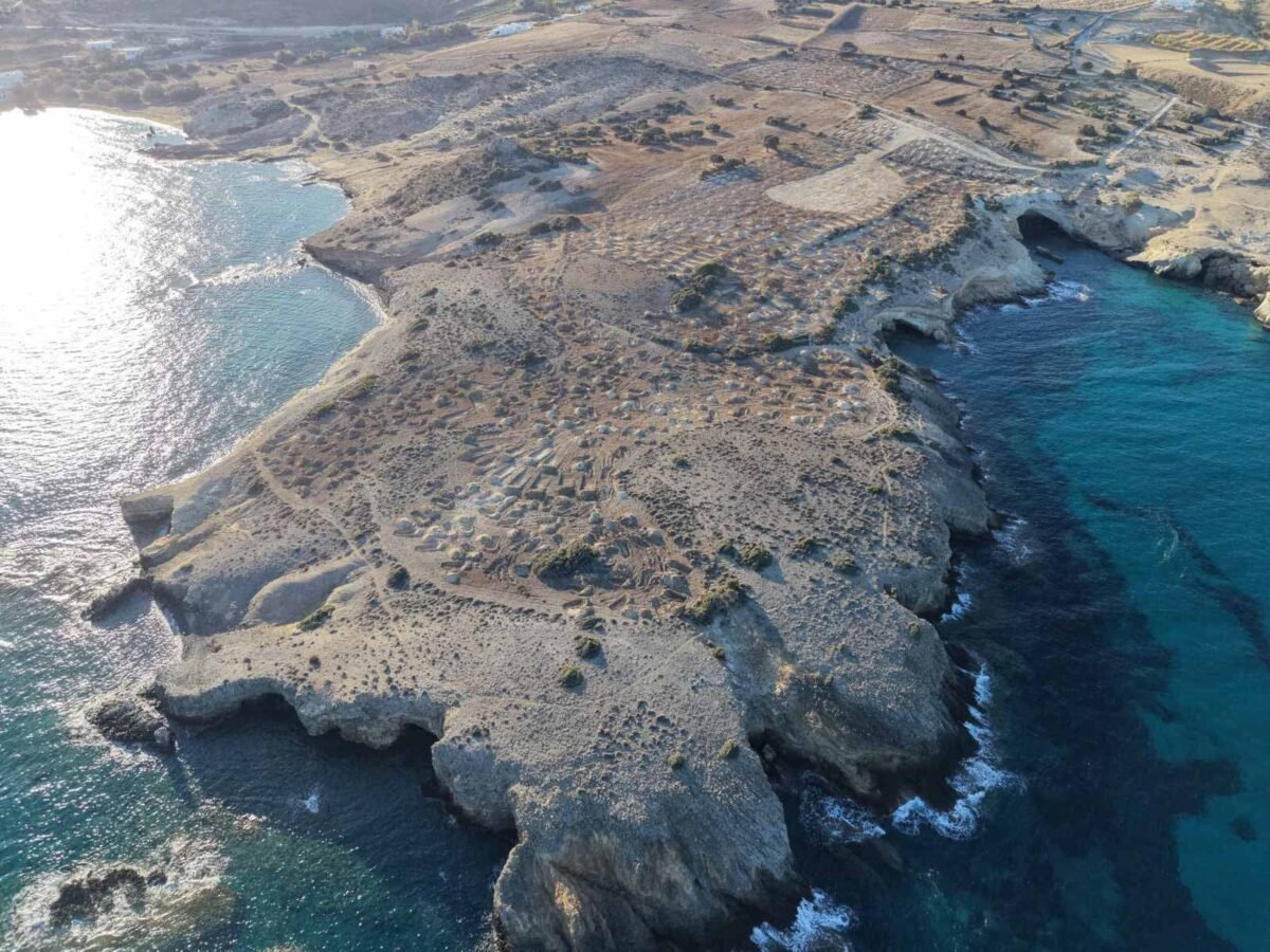 Βουλή: Τροπολογία για αναστολή οικοδομικών αδειών σε εκτός σχεδίου περιοχές της Μήλου και όπου εκπονείται Ειδικό Πολεοδομικό Σχέδιο