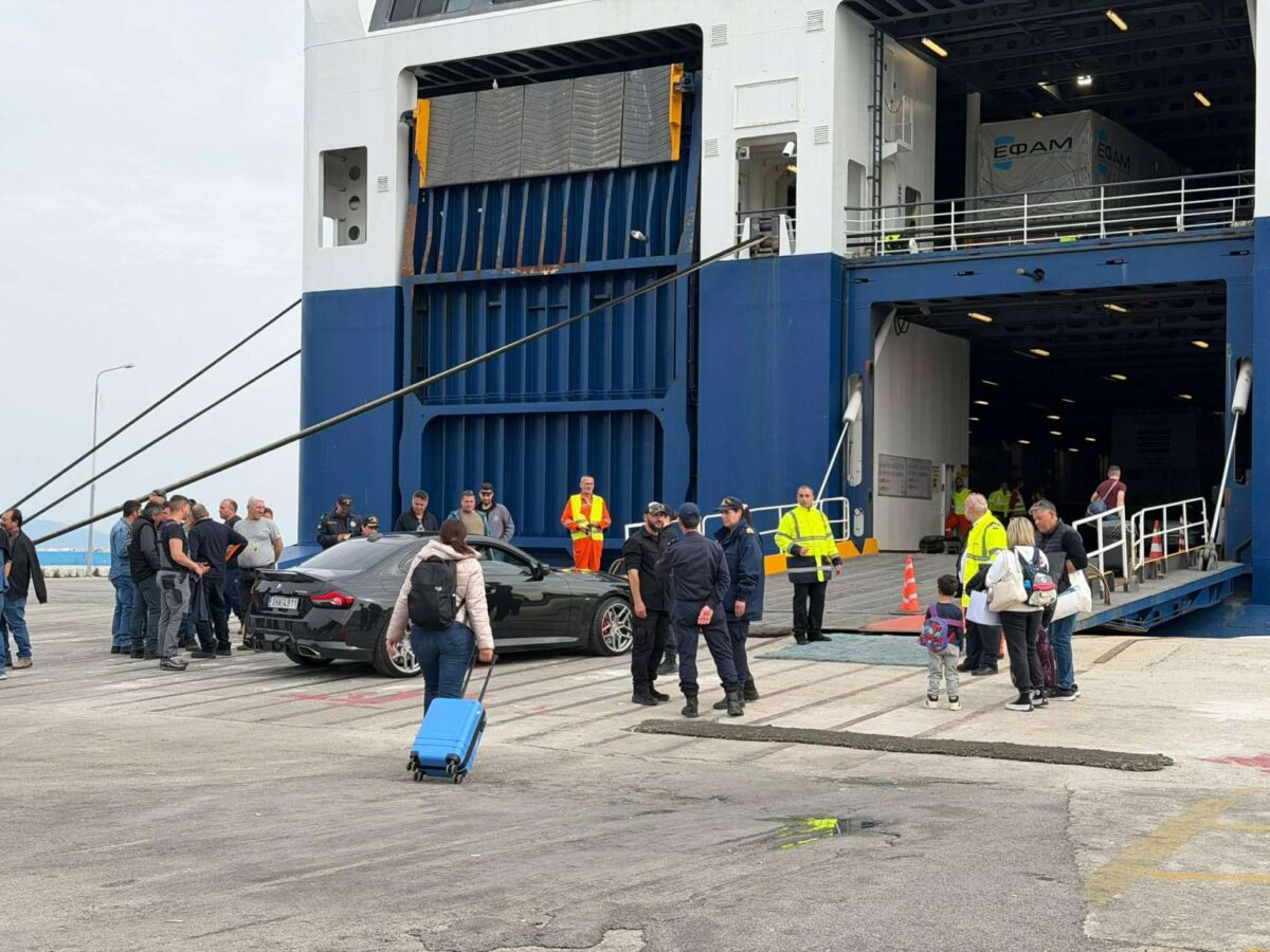 Μυτιλήνη: Χωρίς φορτηγά αναχώρησε το πλοίο – Μαζική συμμετοχή φορέων στην αυριανή κινητοποίηση των κτηνοτρόφων