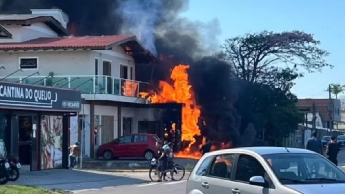 Bραζιλία: Τέσσερις νεκροί σε συντριβή μονοκινητήριου αεροσκάφους σε εστιατόριο