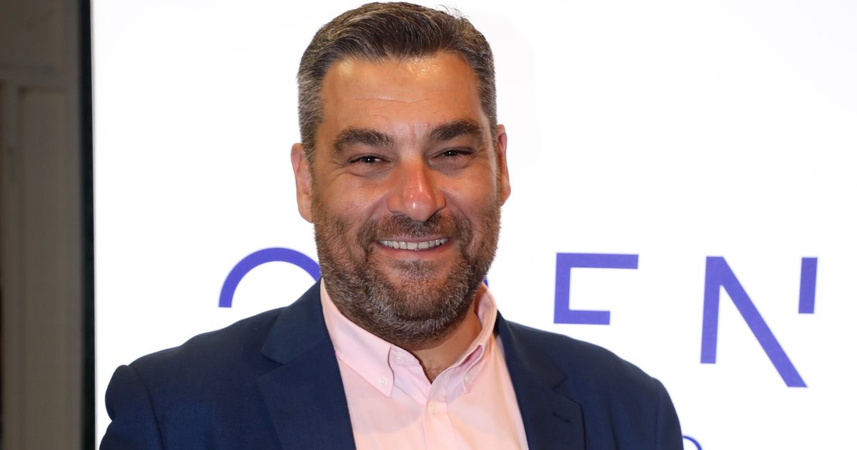 Μάνος Νιφλής: «Τι μας έχει πιάσει όλους αυτό το πράγμα, το infotainment, στην ελληνική τηλεόραση;»