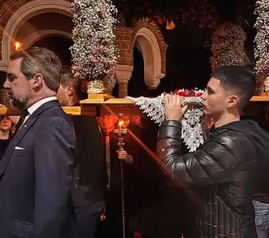 Γιώργος Τσαλίκης: Κουβάλησε τον Επιτάφιο στην Εκάλη μαζί με τους γιους του και τον Νικόλαο Ντε Γκρες