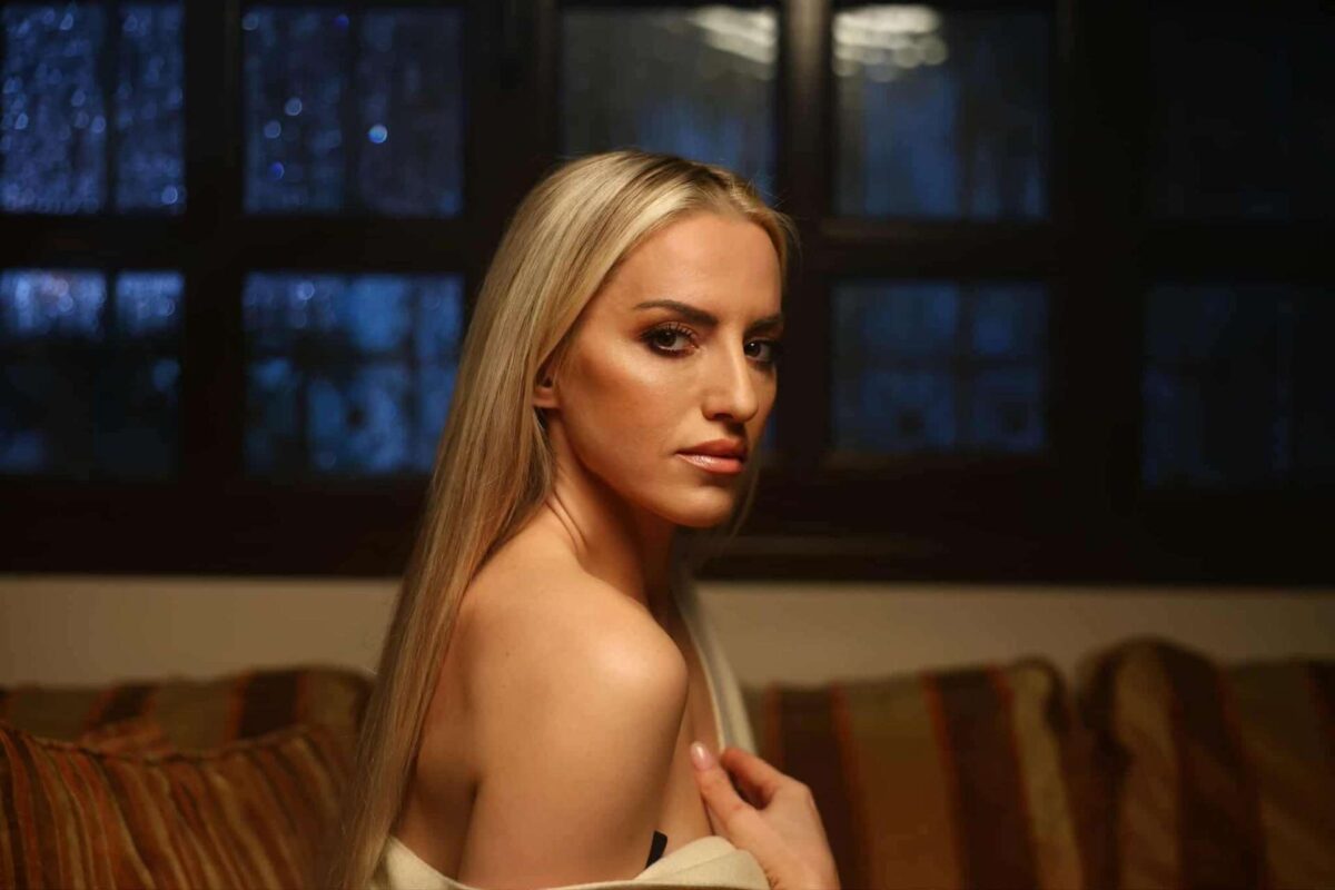 Συγκινεί η Ειρήνη Ντίσιου: «Μου λείπει πολύ ο Βασίλης Καρράς, τον είχα σαν πατέρα μου»