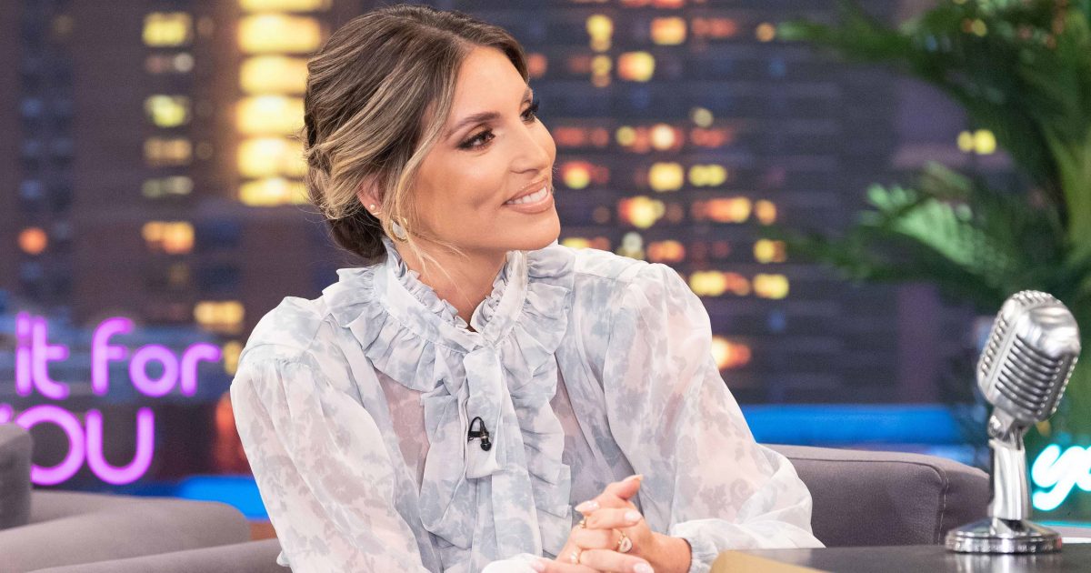 Αθηνά Οικονομάκου: Προκαλεί «σεισμό» από την Ισπανία με το πολύχρωμο μπικίνι της