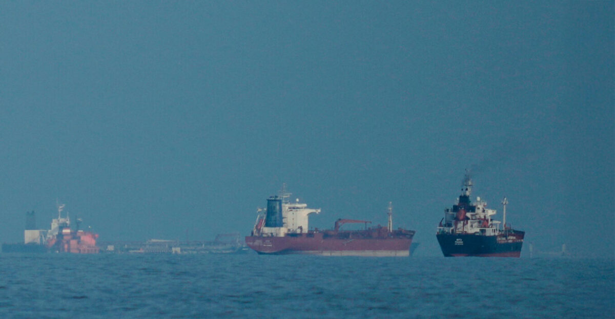 Το Ιράν ανοίγει τα Στενά του Ορμούζ για τα εμπορικά πλοία για όσο διαρκεί η εκεχειρία στον Λίβανο