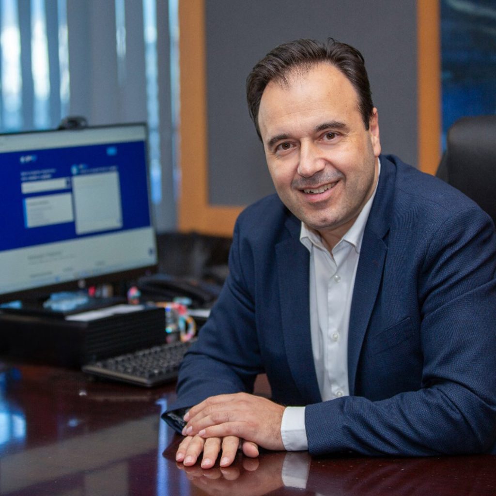 Με ποιον Έλληνα υπουργό «τρόμαξαν» οι κολοσσοί των social media