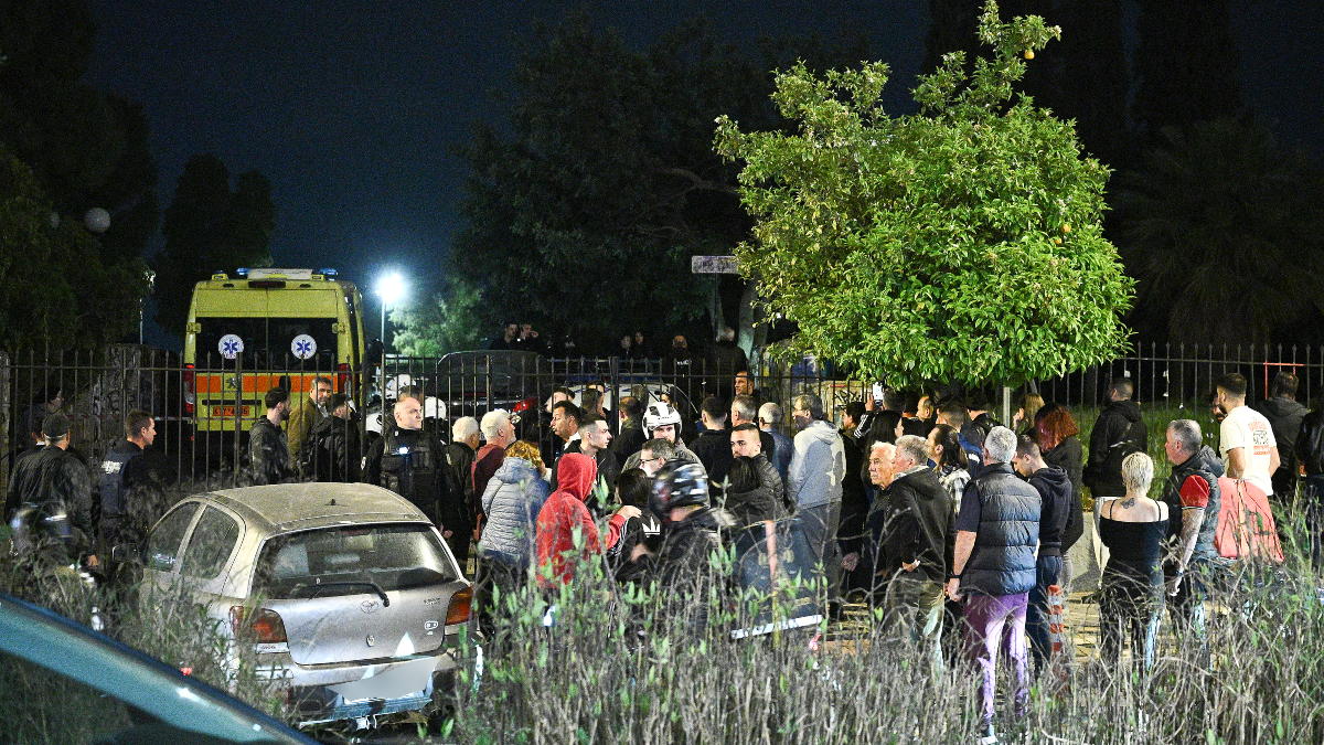 Άγιος Δημήτριος: Πώς ο αξιωματικός της ΕΛ.ΑΣ. εντόπισε δολοφονημένο τον 25χρονο γιο του – Τι αναζητούν οι Αρχές