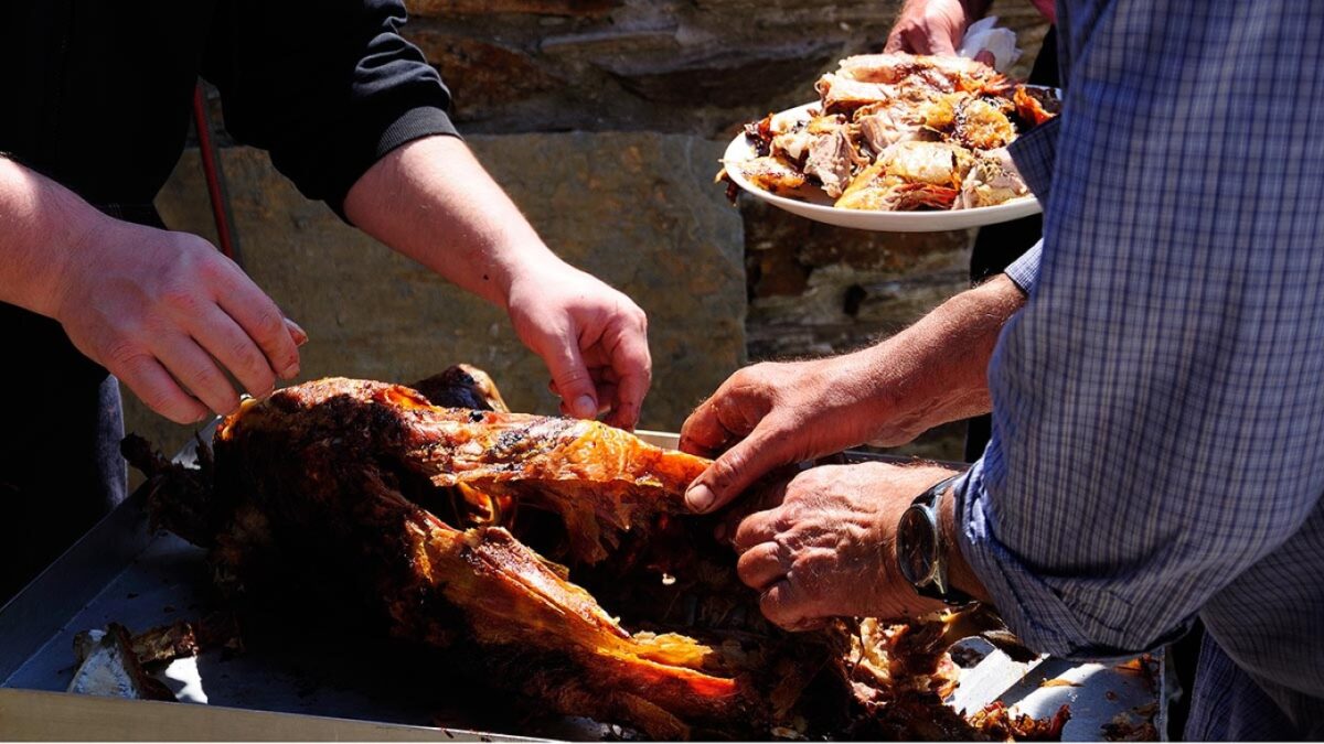 «Τσουχτερό» το πασχαλινό τραπέζι: Πάνώ από 400 ευρώ για 6 άτομα – Τι δείχνουν τα στοιχεία του ΙΝΚΑ