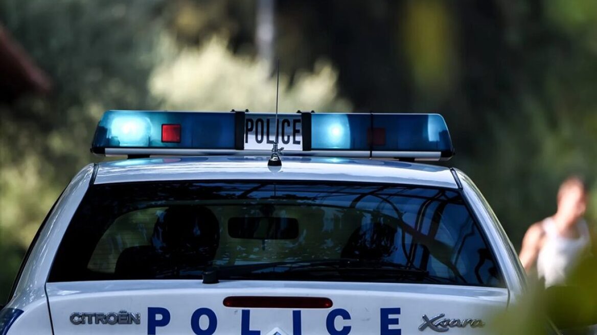 Συνελήφθη πατέρας που είχε αφήσει την 4χρονη κόρη του μόνη στο αυτοκίνητο στην Ευελπίδων