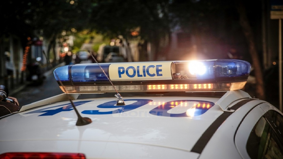 Μαχαίρωσαν υπάλληλο περιπτέρου στα Εξάρχεια για να τον ληστέψουν – Στο χειρουργείο με ακατάσχετη αιμορραγία το θύμα