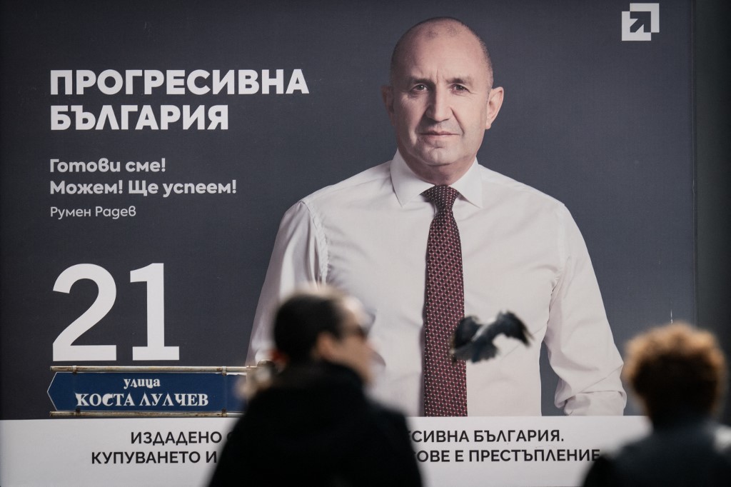Βουλγαρία: Ο φιλορώσος Ρούμεν Ράντεφ αναμένεται να επικρατήσει στις βουλευτικές εκλογές της Κυριακής