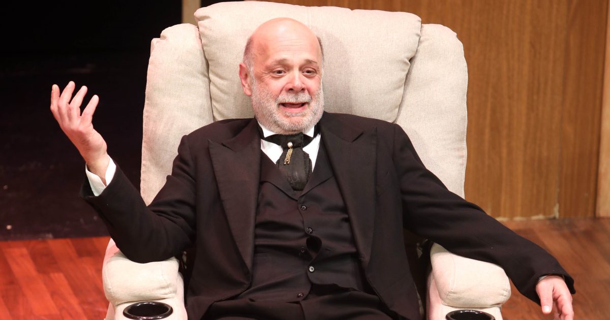 Χρήστος Σαπουντζής: «Προέρχομαι από οικογένεια ανταρτών και άθεων, είμαι στις διαδηλώσεις από πέντε χρονών»