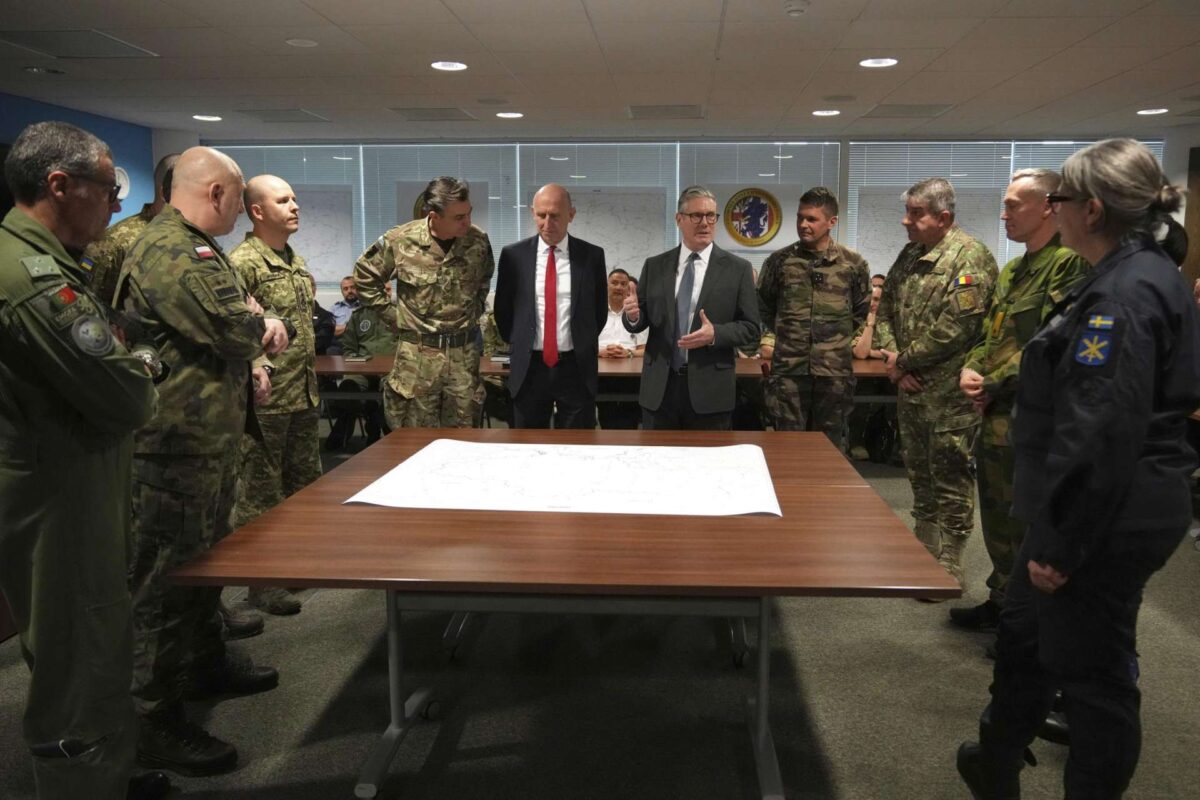 Βρετανία: Πολυεθνική στρατιωτική διάσκεψη στο Νόρθγουντ για τα Στενά του Ορμούζ – Στάρμερ: Στο 3,3% ο πληθωρισμός