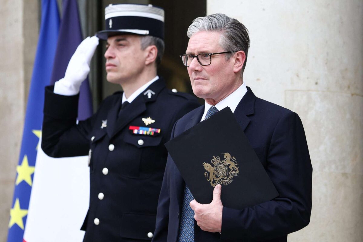 Στάρμερ: Πολυεθνική αποστολή για την ασφάλεια της ναυσιπλοΐας μετά την εκεχειρία