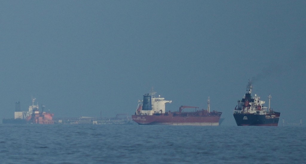 Axios: ΗΠΑ και Ιράν συζητούν για κατάπαυση του πυρός προκειμένου να ανοίξουν τα Στενά του Ορμούζ