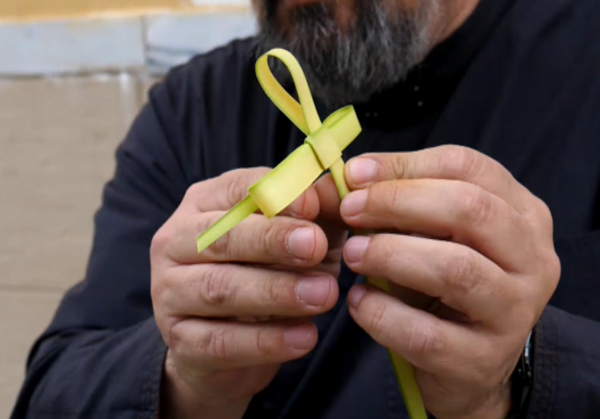 Κέρκυρα: Πως φτιάχνονται τα βάγια ενόψει Πάσχα