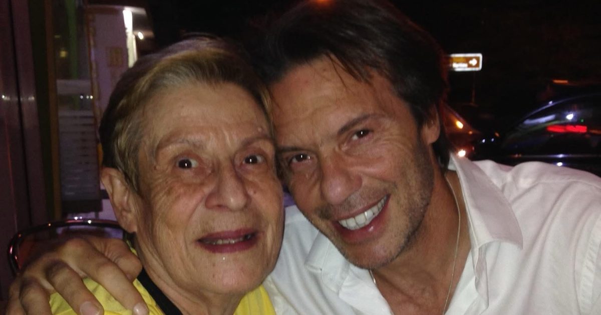 Συγκινεί ο Στράτος Τζώρτζογλου για τη μητέρα του: «Τα καταφέραμε να σκίσουμε την “οθόνη”»