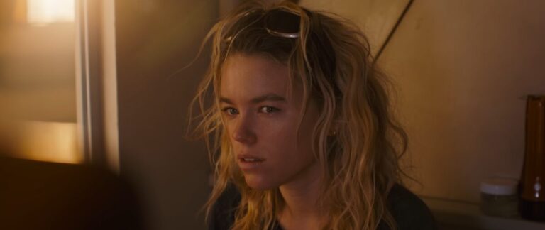 Η Μίλι Άλκοκ σε αποστολή διάσωσης στο τρέιλερ του «Supergirl»