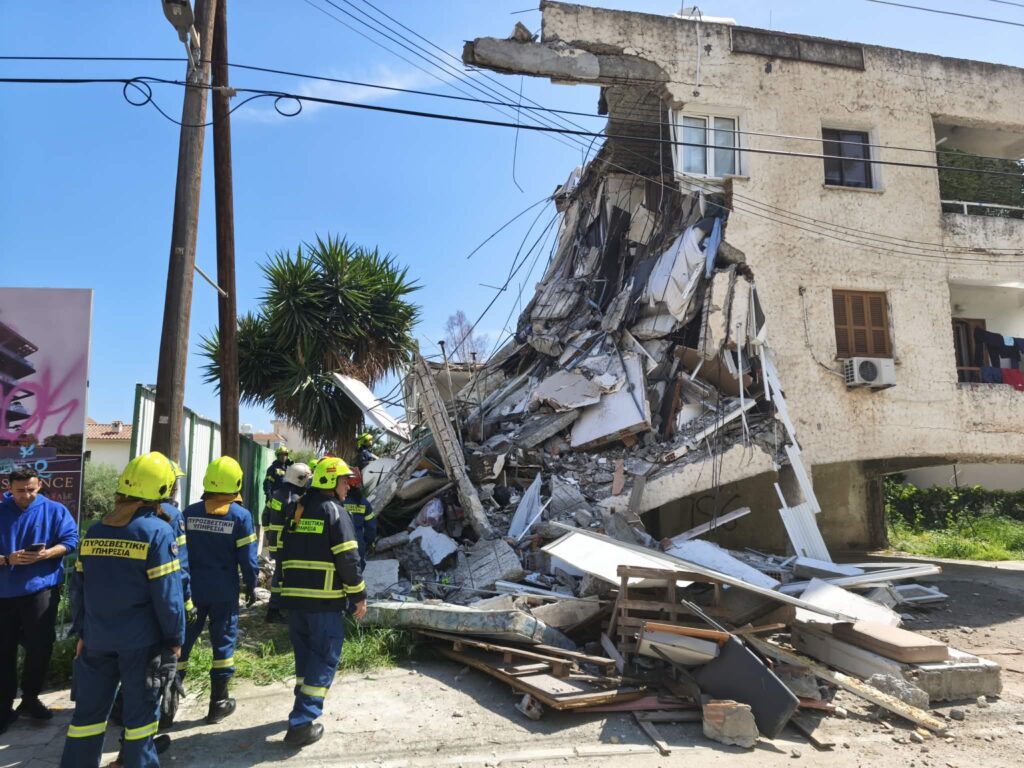 Κύπρος: Κατέρρευσε μέρος πολυκατοικίας – Φόβοι για εγκλωβισμένους