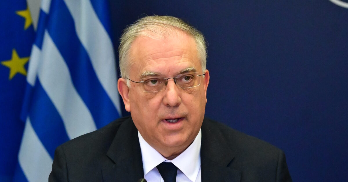 Θεοδωρικάκος: Kόφτης στις χρεώσεις τραπεζών – Εντός Μαΐου η διαβούλευση για το νομοσχέδιο