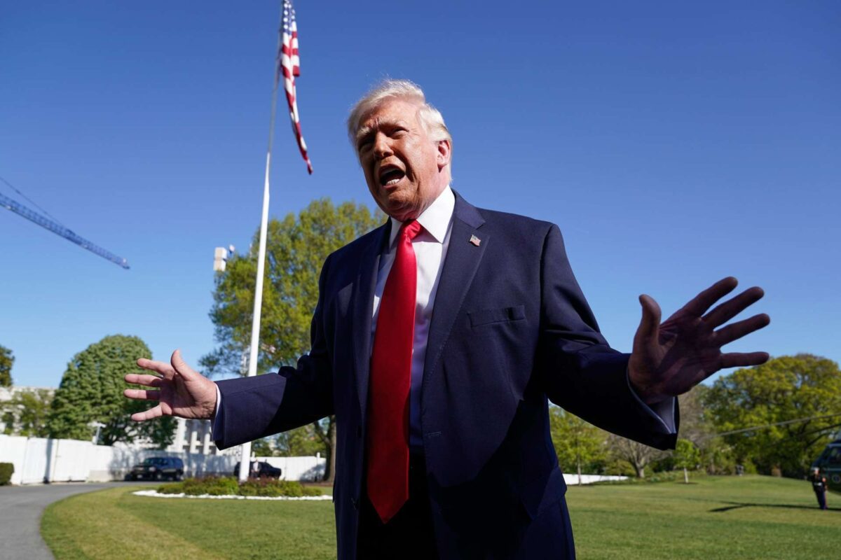 Τραμπ: Το Πολεμικό Ναυτικό των ΗΠΑ θα αποκλείσει τα Στενά του Ορμούζ, όποιος Ιρανός επιτεθεί θα καταστραφεί στην κόλαση