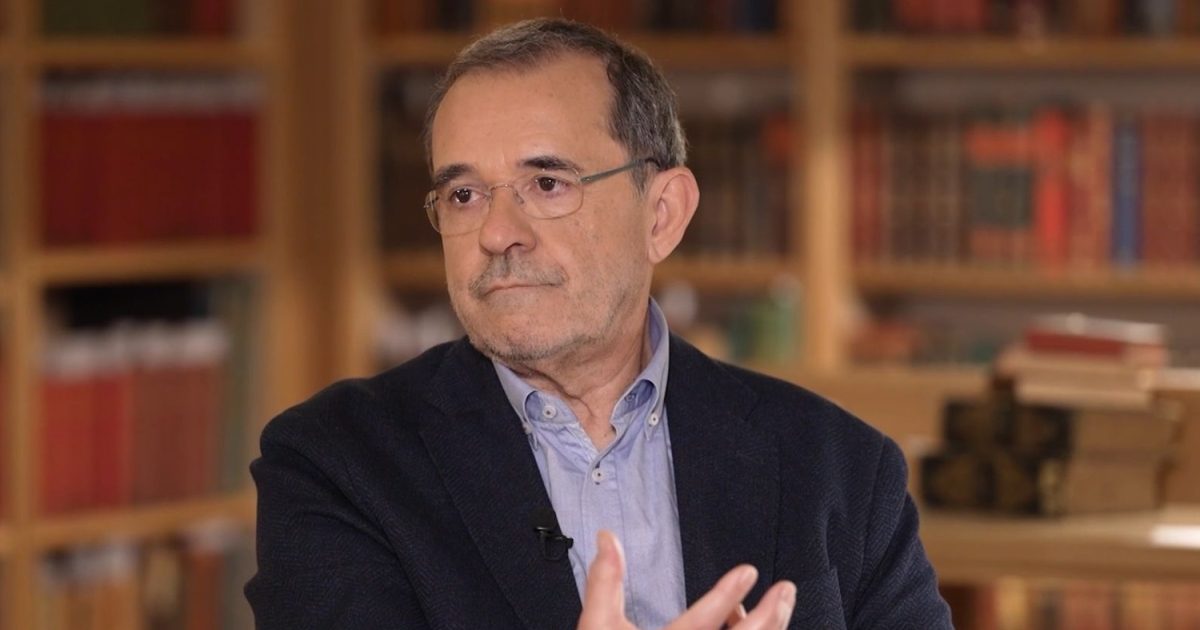 Παύλος Τσίμας: «Η τραγωδία των Τεμπών είναι μια πληγή που δε θα κλείσει ποτέ»