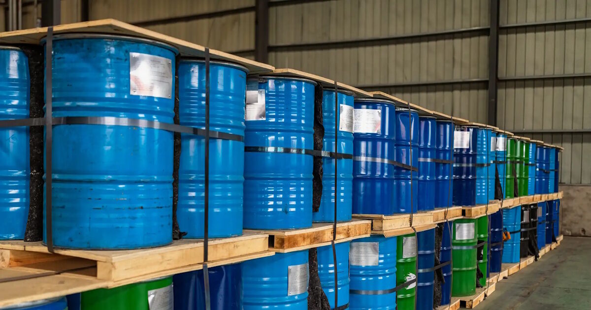 Πιο κοντά στη σκληρή πραγματικότητα πλέον οι τιμές του πετρελαίου – «Στερεύουν» τα τεχνάσματα της Ουάσιγκτον