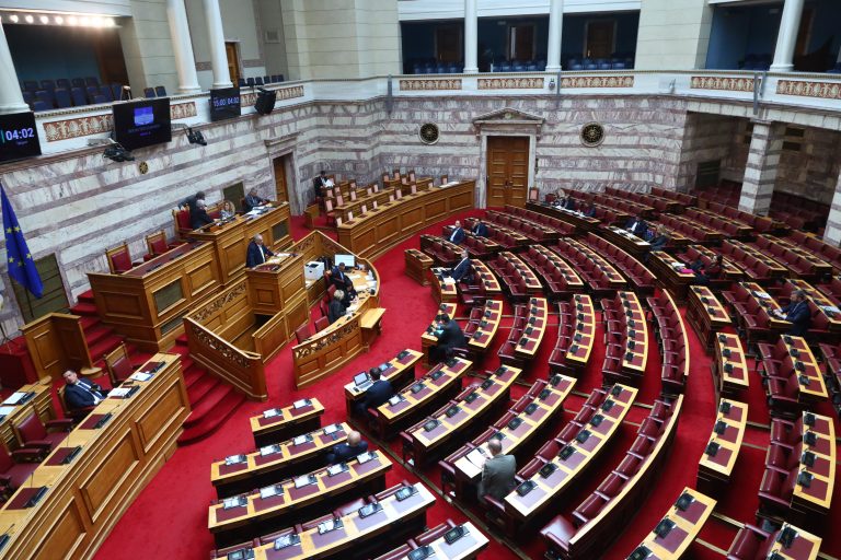 Aντιδράσεις της αντιπολίτευσης για ΟΠΕΚΕΠΕ και ανασχηματισμό