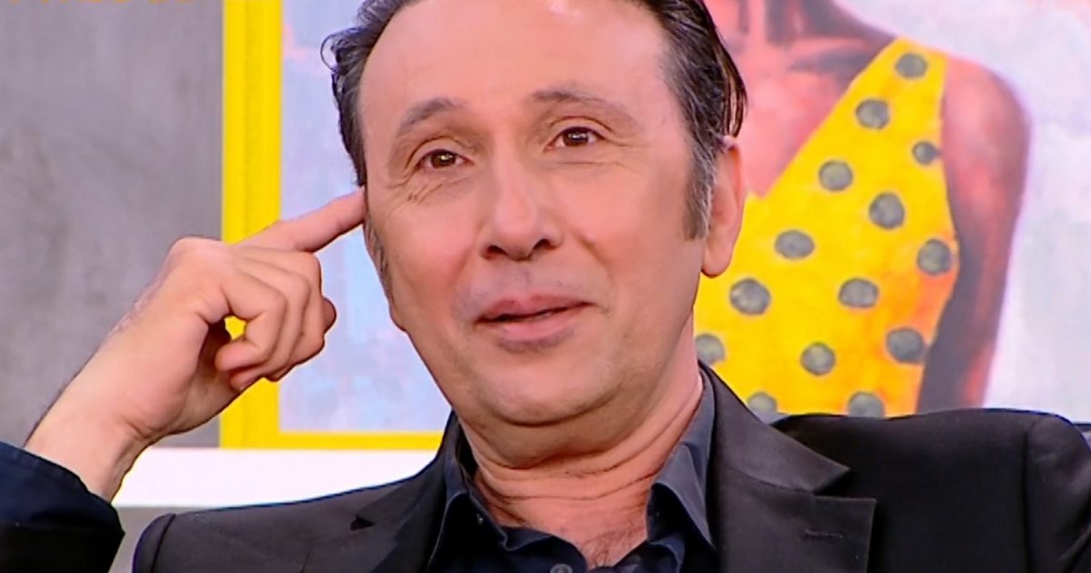 Ρένος Χαραλαμπίδης: «Έμεινα μεγάλο διάστημα εκτός τηλεόρασης γιατί έπρεπε να γηροκομήσω τους γονείς μου»