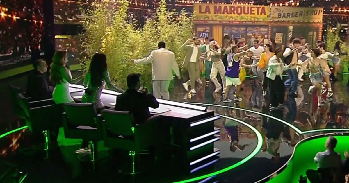 YFSF – Ο Αλέξανδρος Μπουρδούμης «τρέλανε» την επιτροπή ως Bad Bunny: «Mια αφορμή για να συνδεθώ με τις ρίζες μου»