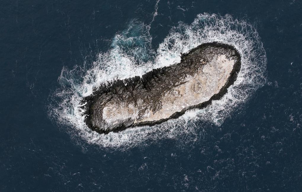 Ανακάλυψη: Ερευνητές είδαν «βρώμικο παγόβουνο» και βρήκαν άγνωστο νησί στην Ανταρκτική