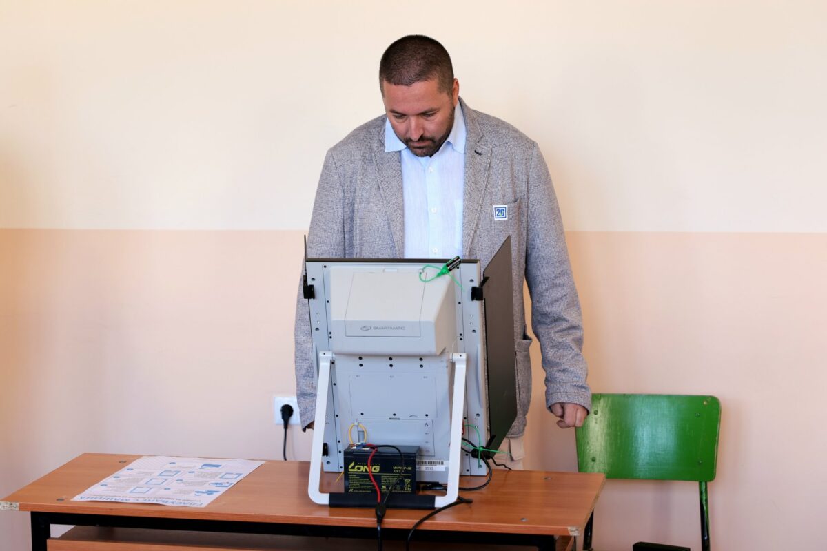 Εκλογές. Βουλγαρία: Στο 12,12% η προσέλευση το πρωί. Καταγράφηκαν τεχνικά προβλήματα