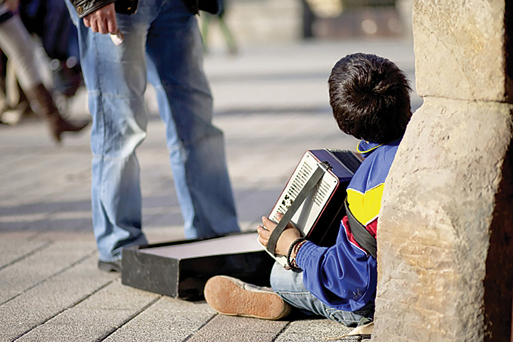 Βρυξέλλες: Απαγόρευση επαιτείας με παιδιά κάτω των 16 ετών
