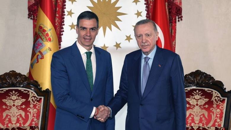 Ερντογάν σε Σάντσεθ: «Δεν εγκρίνουμε την ολοκληρωτική καταστροφή του Ιράν»