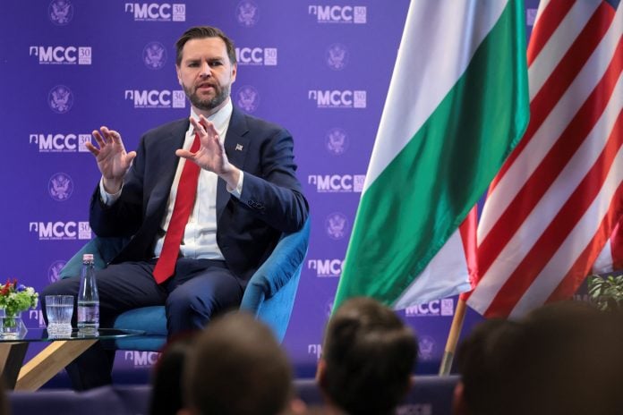 Ο Βανς «αδειάζει» τον Ζελένσκι. «Σκανδαλώδη τα σχόλια του για τον Όρμπαν»