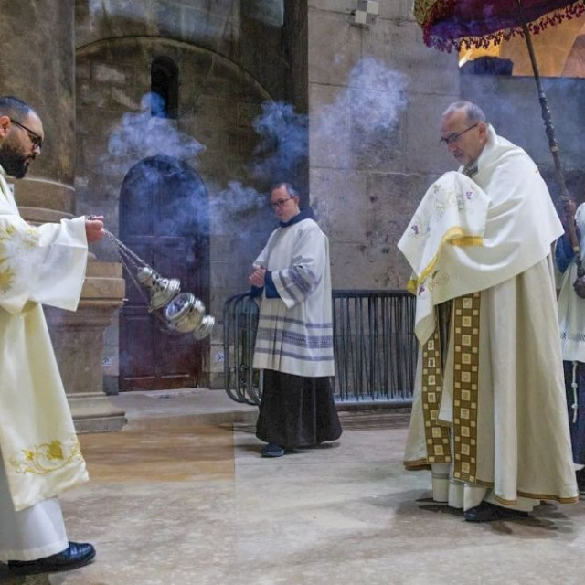 Πατριάρχης: «Βαθιά αγανάκτηση» για καταστροφή αγάλματος Ιησού