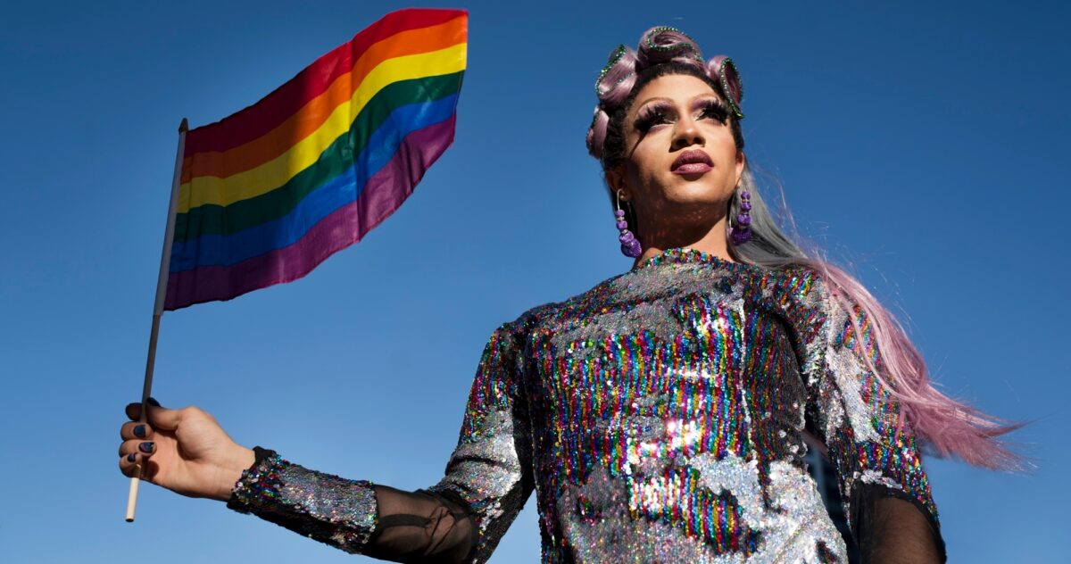  Νομικοί σύμβουλοι βοηθούν μετανάστες να προσποιούνται ότι είναι ομοφυλόφιλοι για άσυλο